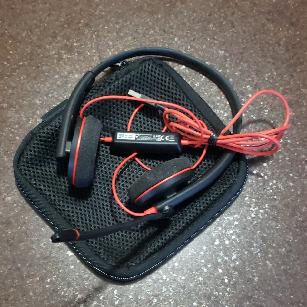 Plantronics Blackwire 3220 USB Over-the-Ear Headset, Black c3220 With Case.
